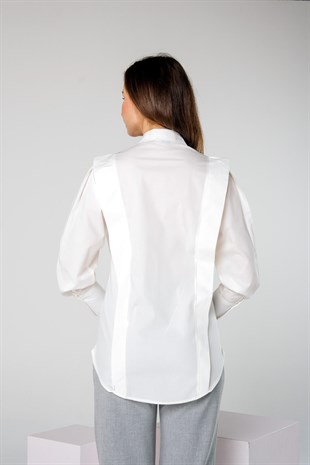 Beyaz Şerit Detaylı Geniş Manşetli Dik Yakalı Gömlek ve diğer Bluz & Gömlek modellerimiz için online alışveriş mağazamızı ziyaret edin. 