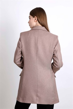 Önden düğmeli uzun ceket - Krem Rengi ve diğer Dış Giyim modellerimiz için online alışveriş mağazamızı ziyaret edin. 